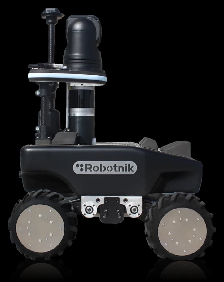 Robotnik RB Watcher mit Sensoraufbau in einer seitlichen Produktansicht.